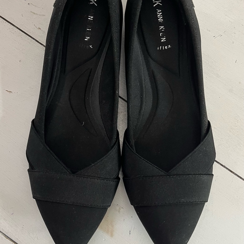 Anne Klein Black Flats Sleek Minimalist Design